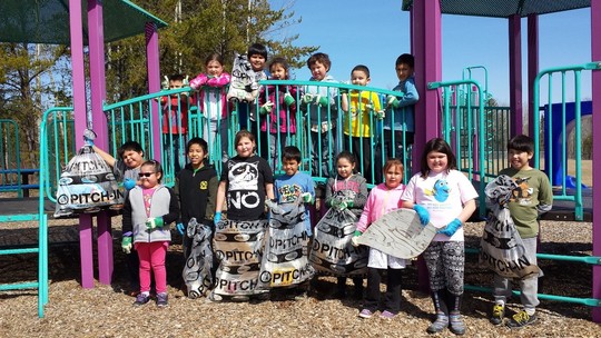 Students are all smiles from Mrs. Kaziuk’s grade k-2 class and their book buddies from Ms. Reck’s grade 3/4/5 class after a good gathering of garbage from the school playground.